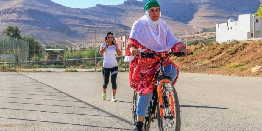 5 ayda 72 kadına bisiklet sürmeyi öğretti