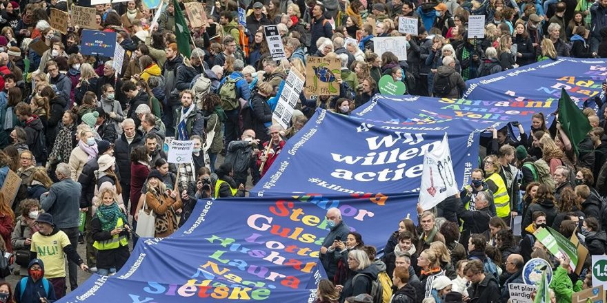 Hollanda'da 40 bin kişilik iklim protestosu