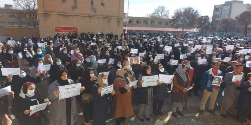 İran: Çocuklara Kürtçe eğitim veren Zara öğretmenin tutuklanması protesto edildi