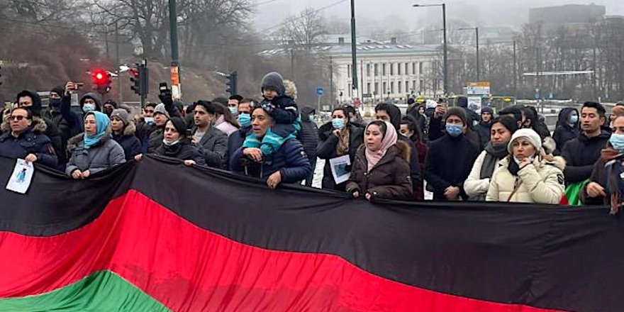 Oslo'da Taliban'ı Afganistanlı göçmenler protesto etti