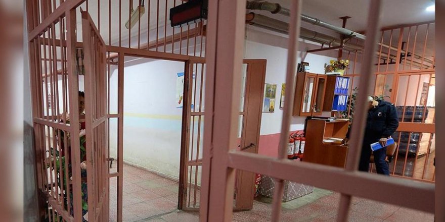 "Çıplak arama", "hasta mahkumlar" ve "kelepçeli muayene"… Cezaevlerindeki sorunlara çözüm aranıyor