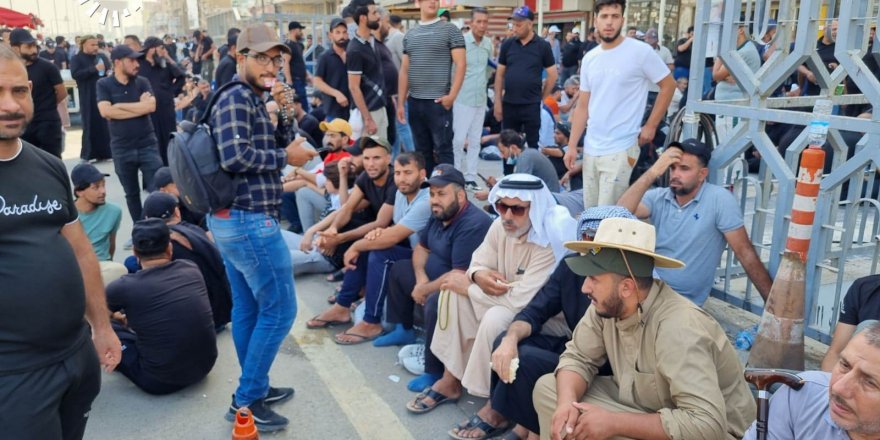 Bağdat’ta protestolar yeniden başladı: Sadr destekçileri ayakta