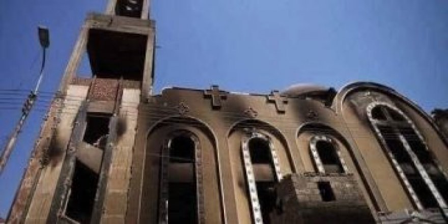 Mısır'da kilisede çıkan yangında en az 41 kişi hayatını kaybetti