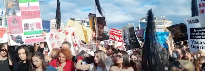 Kadınlar, Jîna Amini için İstanbul'da eylem yaptı