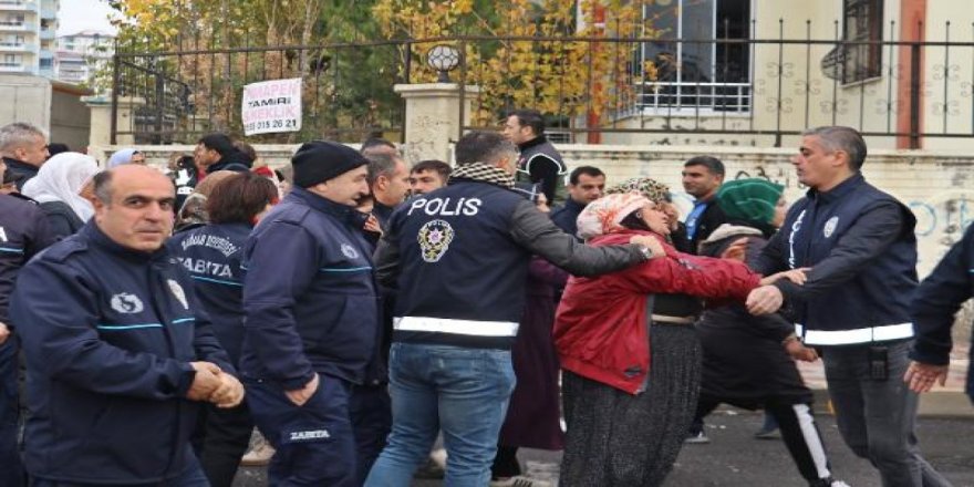 Diyarbakırlı kadınların erkeklerle pazar yeri kavgası: İki yıldır süren kavgada sıcak temas!