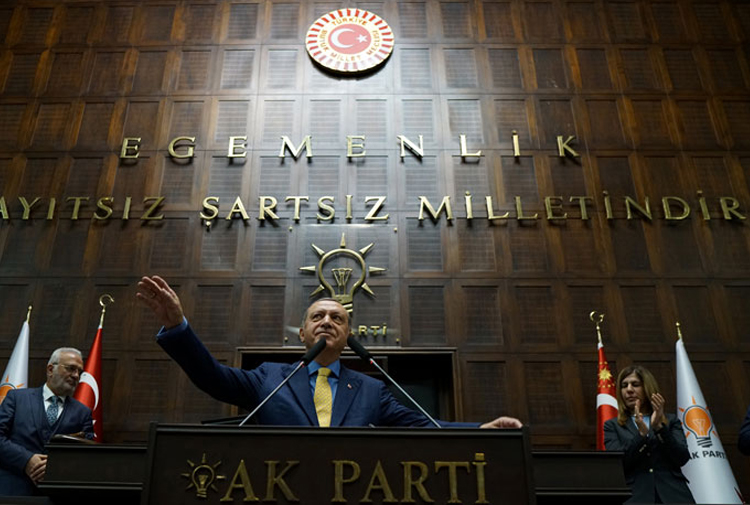 New York Times’ta Erdoğan’ın ‘söylem analizi’: Parti toplantıları maç havasında geçiyor