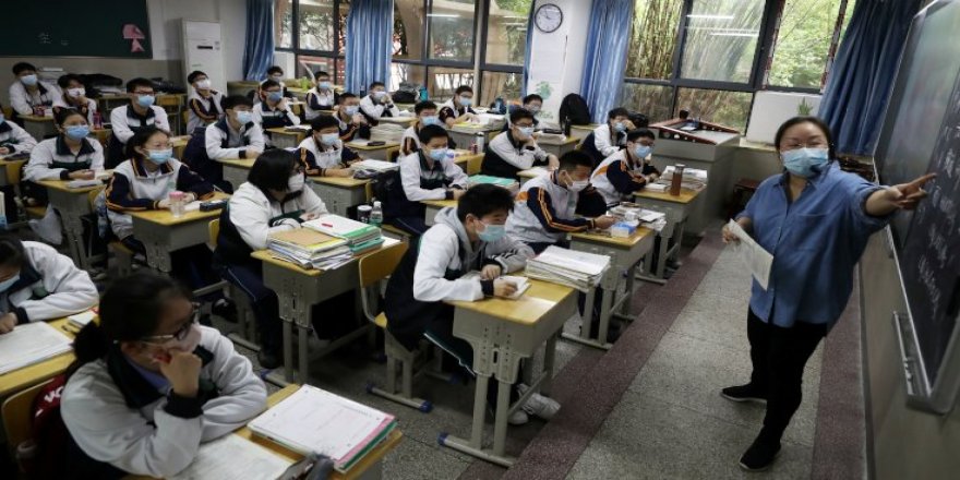 Wuhan'da okula dönüş: Lise öğrencileri ders başı yaptı