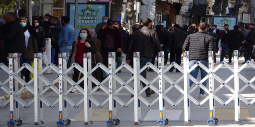 Van'da taziye kuran kişiye ve 6 kamu çalışanına ceza kesildi