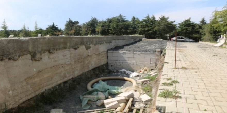 27 yıl sonra oğlunun kemiklerini kucağına aldı