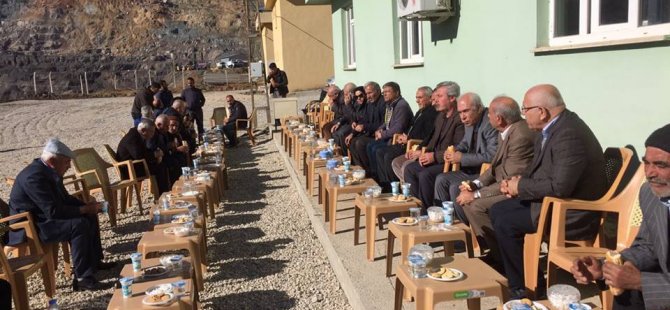 PAK Şirvan'da Göçük alanını ziyaret etti, halkının acısını paylaştı