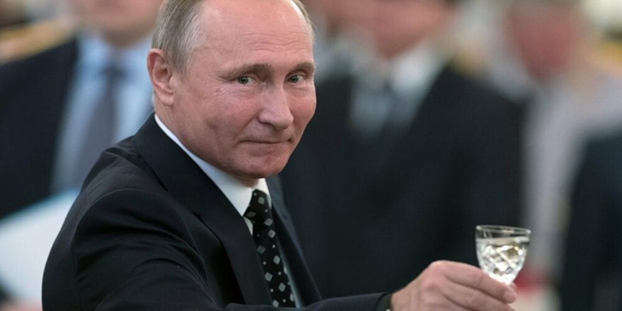 Putin'e 2036’ya kadar başkanlık yolu açıldı