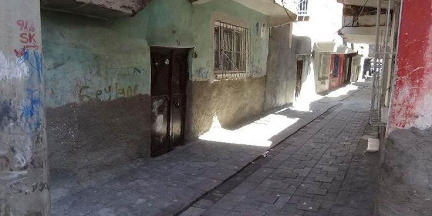 Diyarbakır’da yaralı halde bulunan kadın yaşamını yitirdi