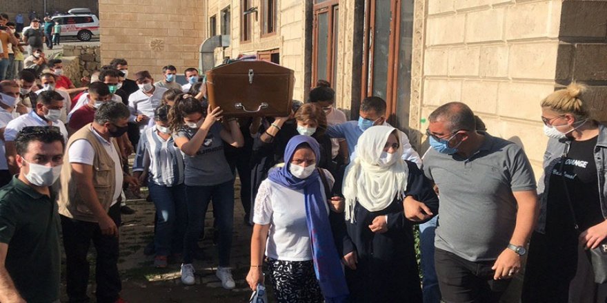 Pınar'ın tabutunu kadınlar taşıdı