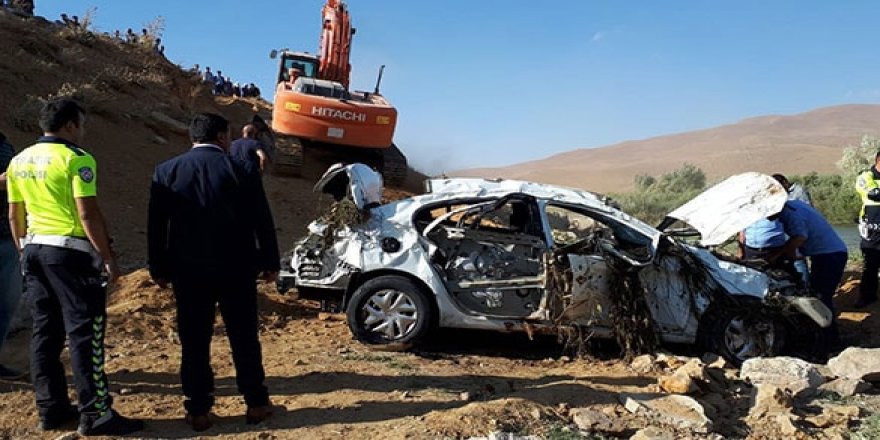 Yüksekova'da feci kaza: 6 ölü 1 yaralı