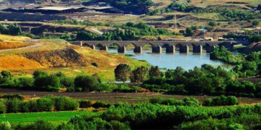 Hevsel Bahçeleri ateşe verildi!