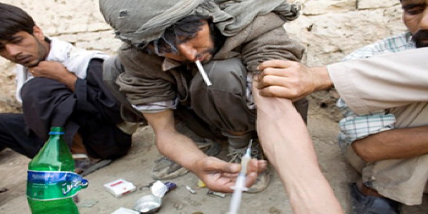 İran'da 10 milyon insan uyuşturucu bağımlısı!