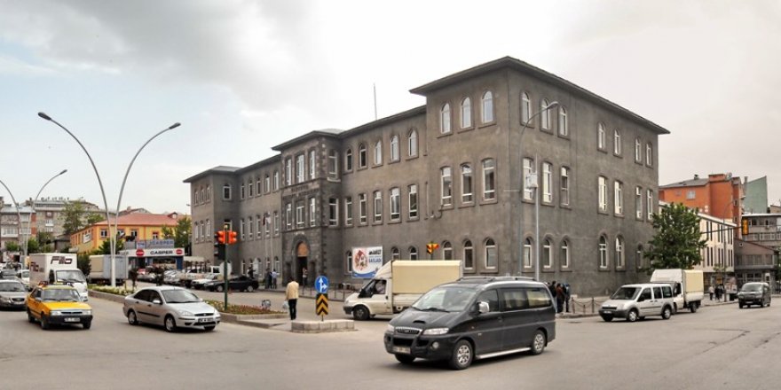 ERZURUM: BELEDİYEDEN 10 DİLDE ‘MASKE’ UYARISI: KÜRTÇE'YE YER VERİLMEDİ!