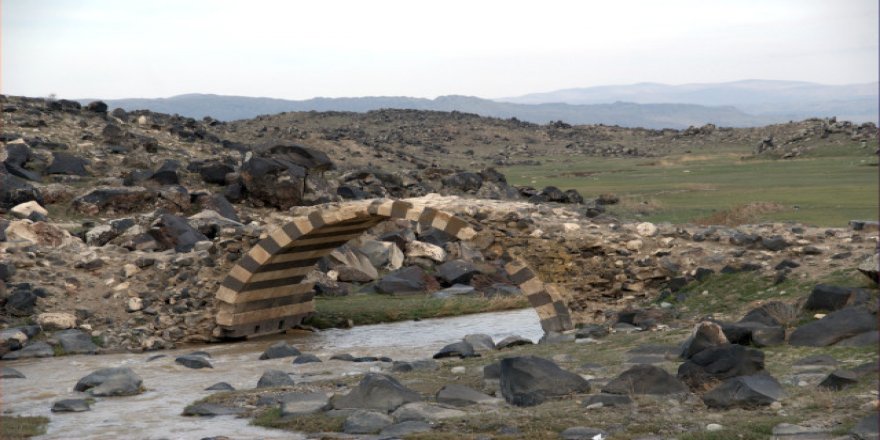 OSMAN AYDIN: KÜRTLER VE KÖPRÜLER