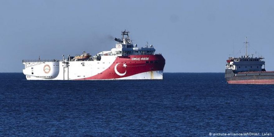 Yunanistan: Türkiye tüm gemilerini derhal çekmeli