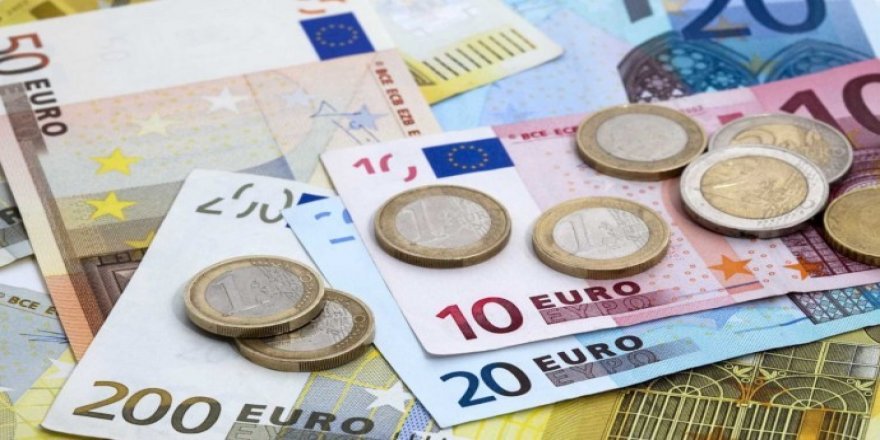 Dolardan sonra Euro rekor seviyeye yükseldi