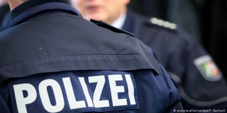 Almanya’da ırkçı paylaşımlarda bulunan 29 polis açığa alındı