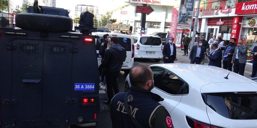 Kars'ta HDP'ye operasyon: Belediye Eşbaşkanı Alaca gözaltına alındı