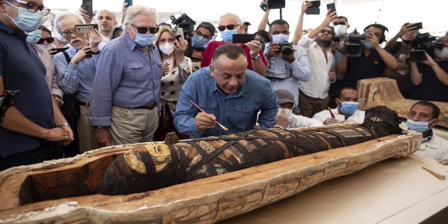 Mısır'da 2600 yıl öncesine ait içerisinde mumyaların bulunduğu 59 antik lahit keşfedildi