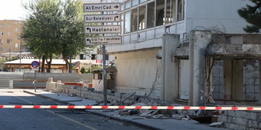 Diyarbakır’da Ordu Evi'nin yıkımına başlandı
