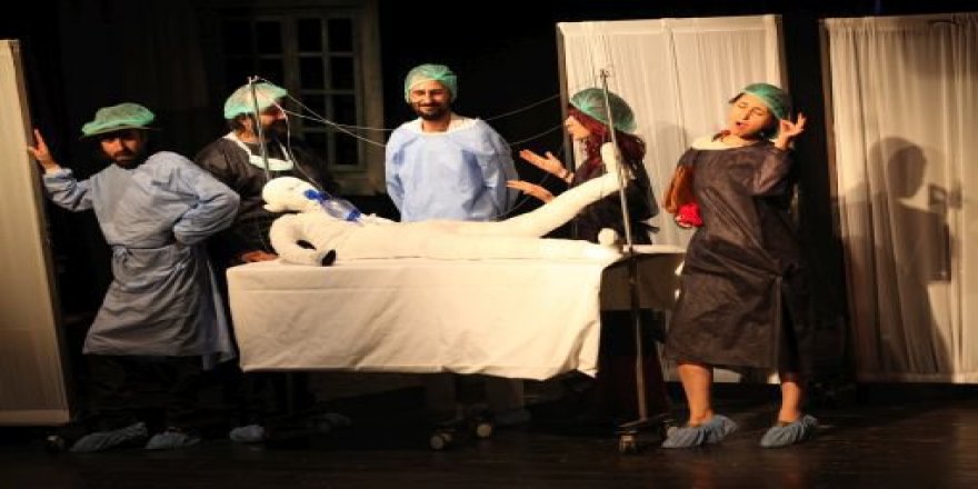 Kürtçe tiyatro oyunu yasaklandı