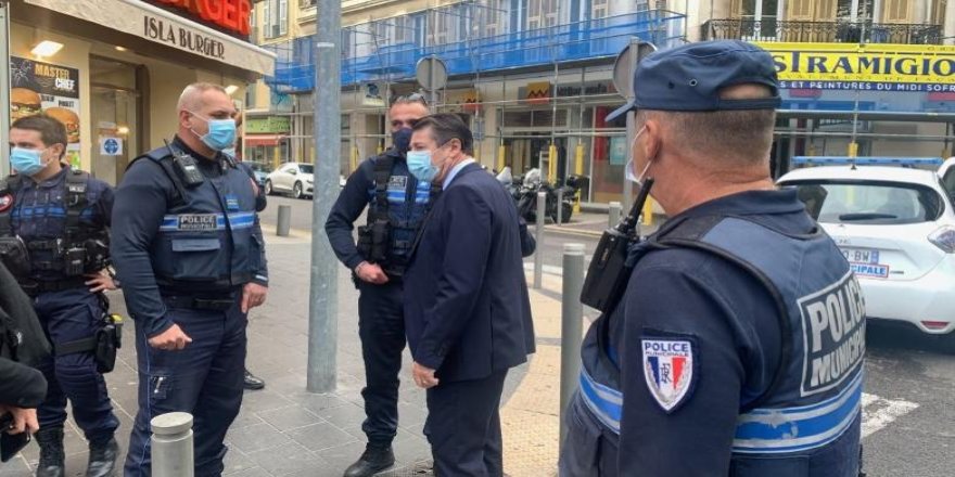 Fransa’da bıçaklı saldırı: Birinin başı, birinin boğazı kesildi iddiası!