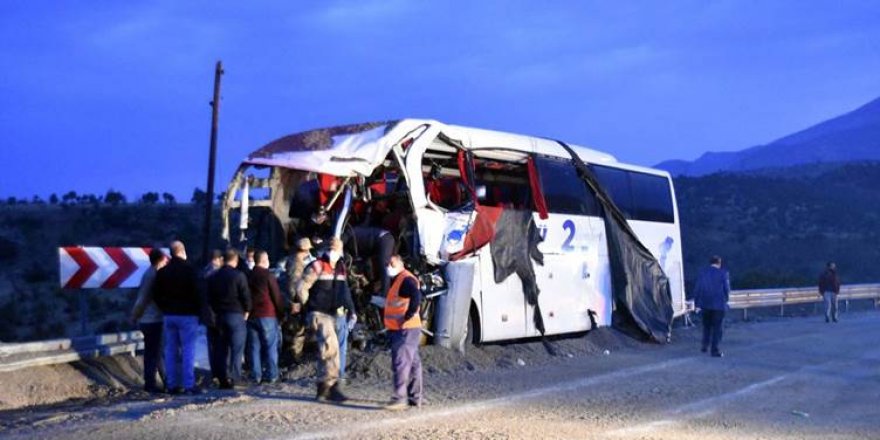 Bitlis’te feci kaza: 2 ölü, 12 yaralı