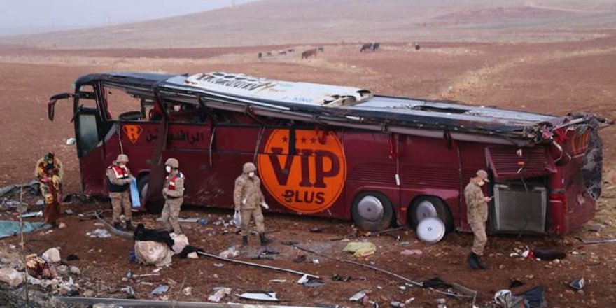 Urfa’da Süleymaniye’den giden turistleri taşıyan otobüs devrildi: 1 ölü, 31 yaralı
