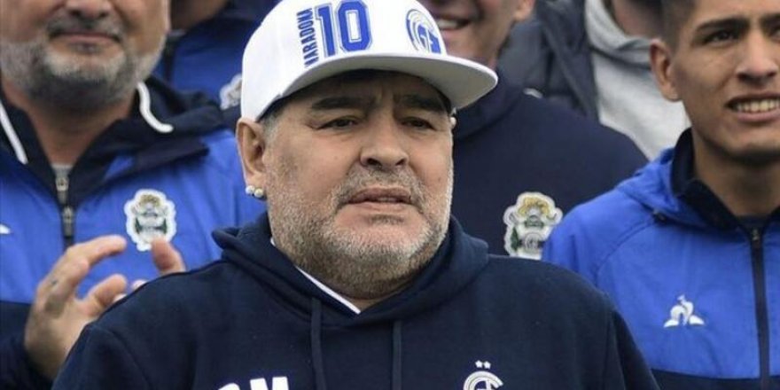 Efsane futbolcu Maradona hayatını kaybetti