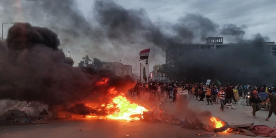 Irak karıştı: Sadr yanlıları göstericilerle çatıştı!