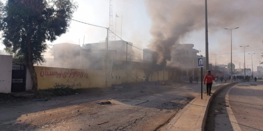 Süleymaniye’de 3 parti binası yakıldı