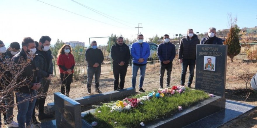 Amedspor kaptanı Şehmus Özer mezarı başında anıldı