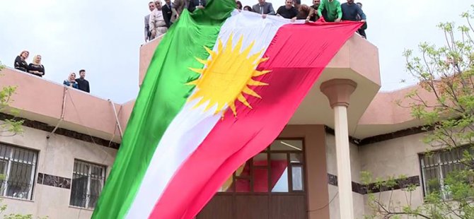 Kerkük’te Meclis kararıyla Kürdistan bayrağı göklere çekildi