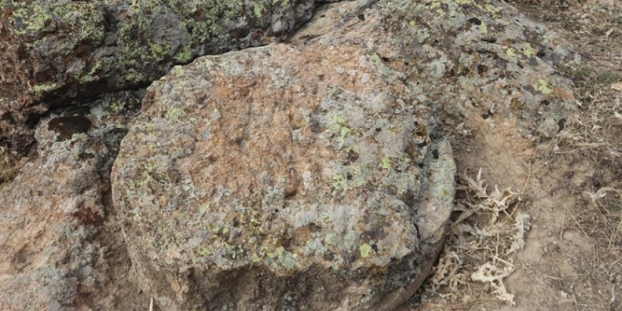 Van’da Urartular dönemine ait tekerlek kalıpları bulundu  