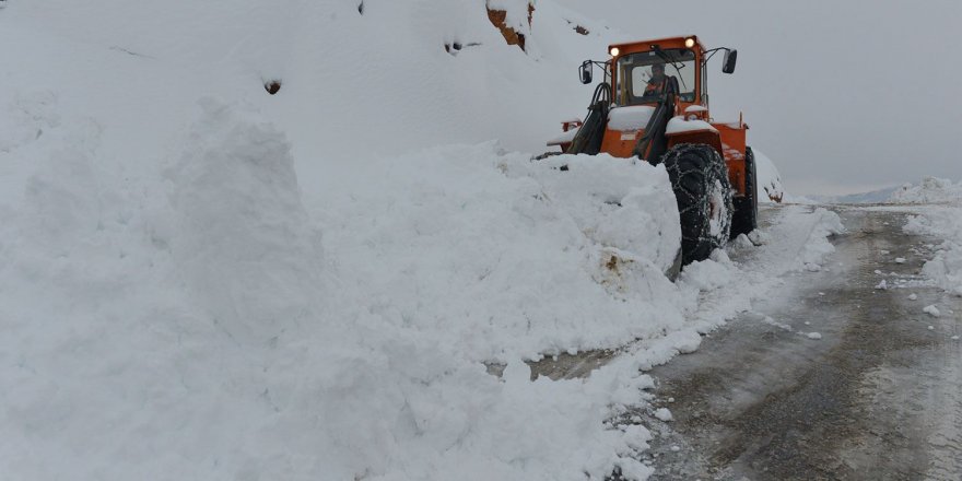 Dersim'de kar 144 köy yolunu ulaşıma kapattı   