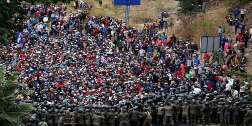 ABD’ye gitmeye çalışan 9 bin göçmene ordu müdahale etti