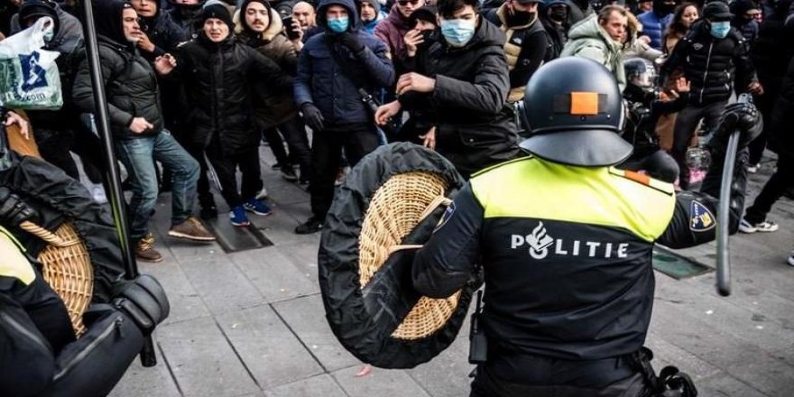 Hollanda'da sokağa çıkma yasağı protestolarında 4. gün: 470 gözaltı