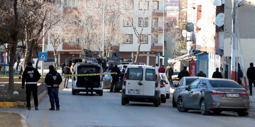 Diyarbakır’da bir kişi kızını ve eşini öldürdü
