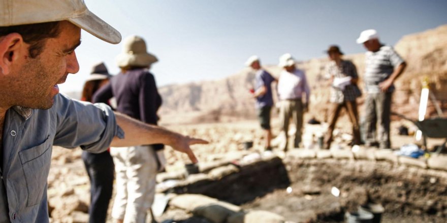 İsrailli arkeologlar İbrahimi devirden kalma "altından değerli" mor kumaş boyası buldu