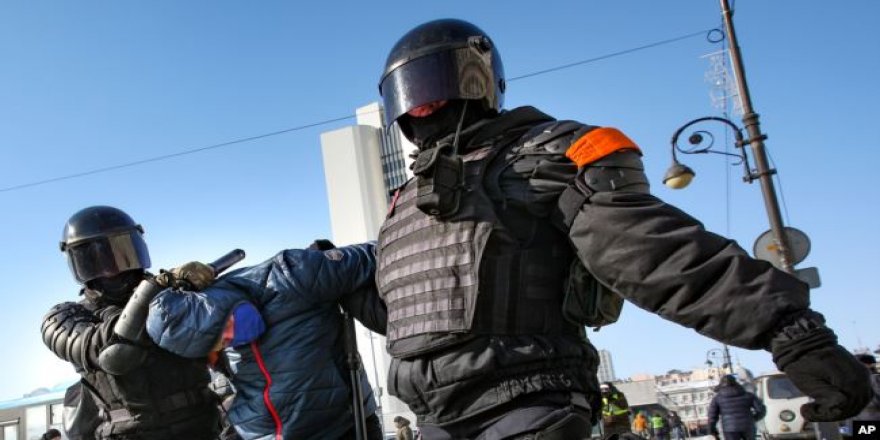 Rusya’da Uyarılara Rağmen Protesto Gösterileri