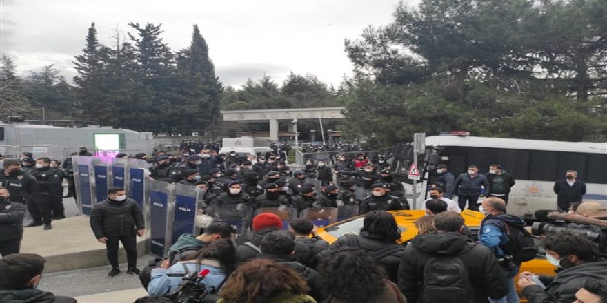 Boğaziçi Üniversitesi polis ablukası altında