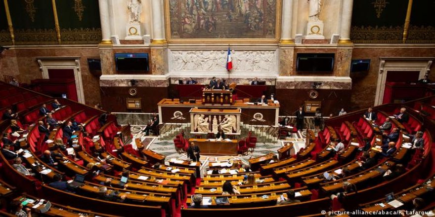 Fransa’da “İslamcı bölücülükle mücadele” yasası meclisten geçti