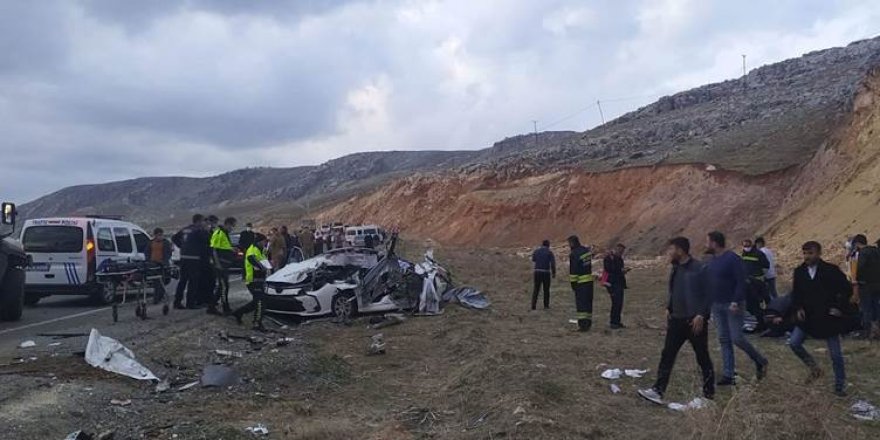 Diyarbakır'da feci kaza: 2’si çocuk 5 ölü, 3 yaralı