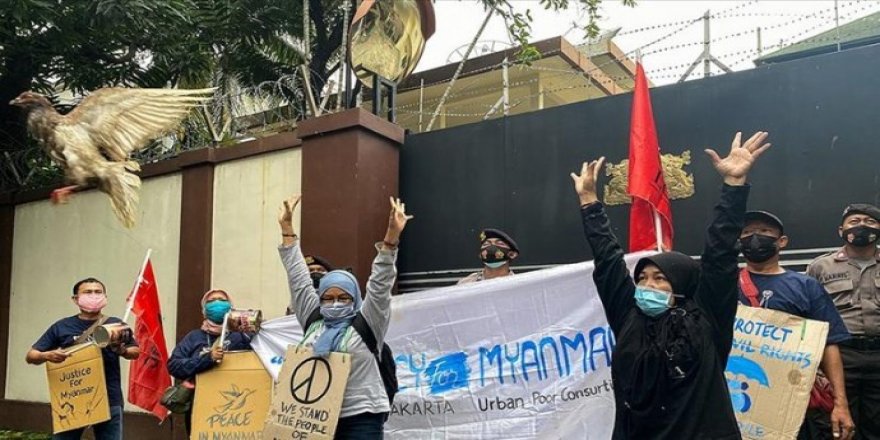 Myanmar'da darbe karşıtı protestolar: 328 ölü