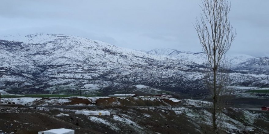 Diyarbakır- Dağlar baharda beyaza büründü