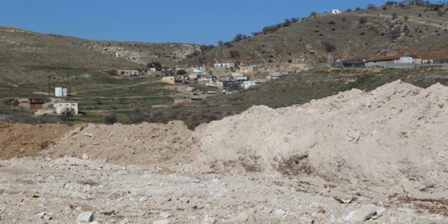 MARDİN - Bir köyün etrafına 5’inci taş ocağı